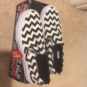 New in Box Vans classic slip-on in Chevron